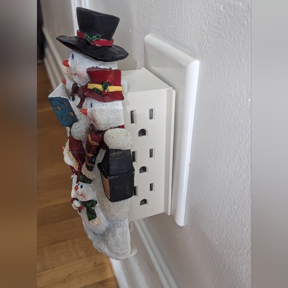 Christman Snowman Family 6 Multi Plug Outlet. Power Strip - Picture 3 of 6